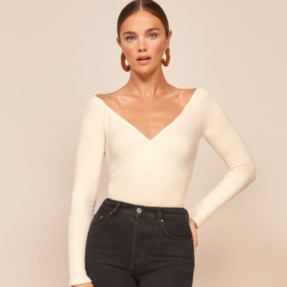 SOLD OUT Reformation Minnie Off-Shoulder T…